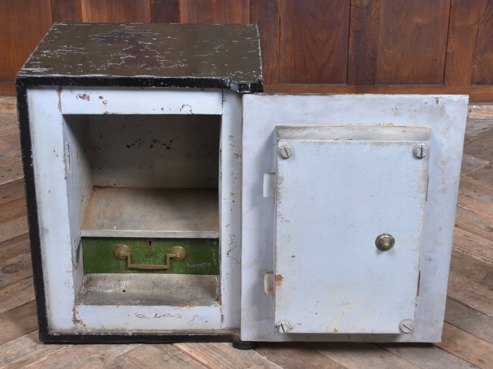 Edwardian Safe View V