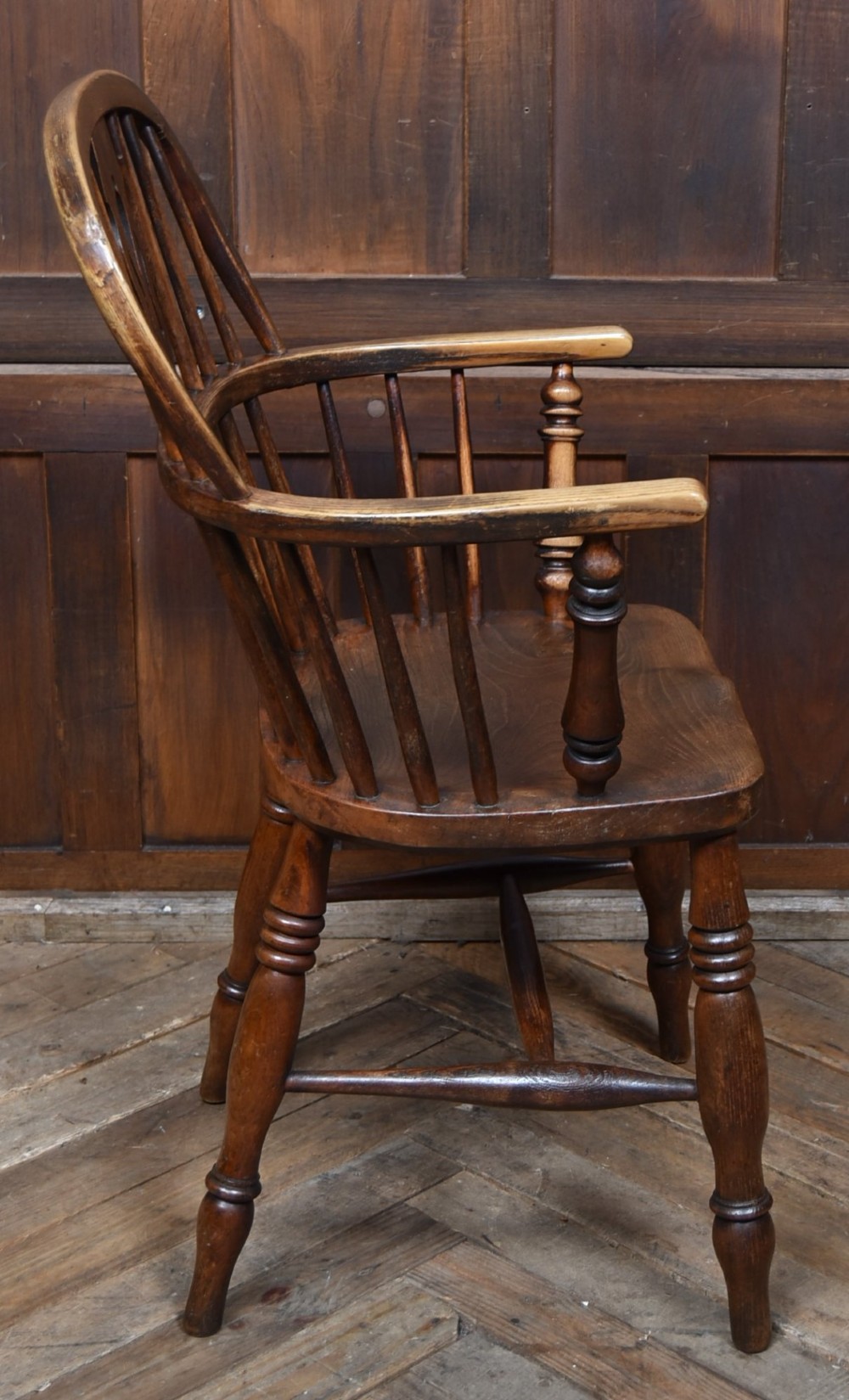 19th‑Century Oak & Elm Windsor Armchair View VI