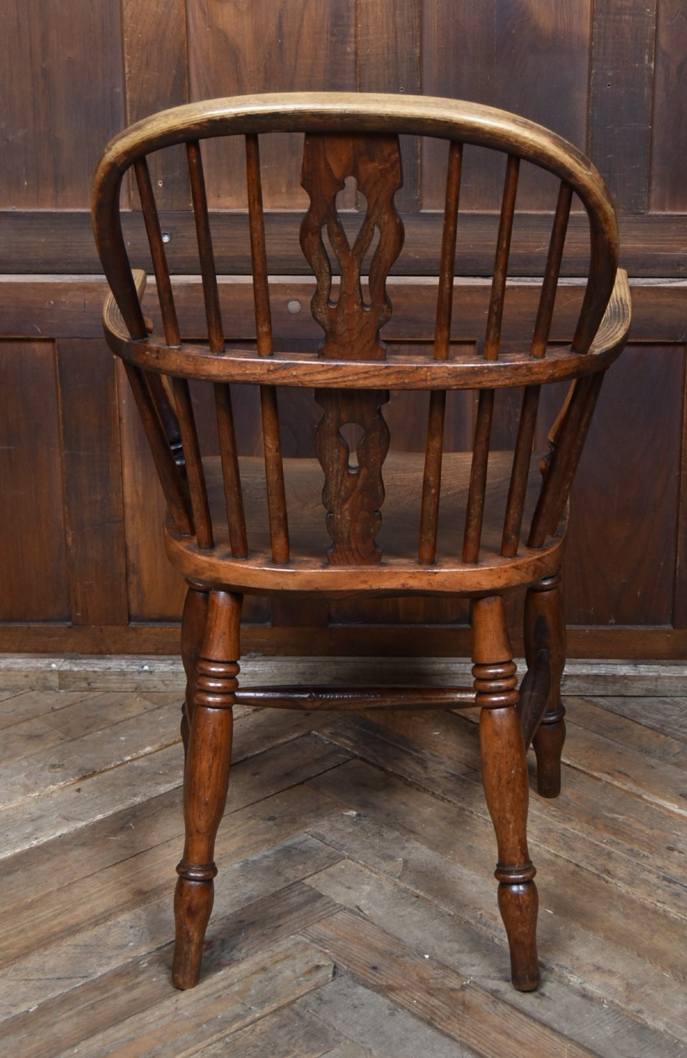 19th‑Century Oak & Elm Windsor Armchair View VII
