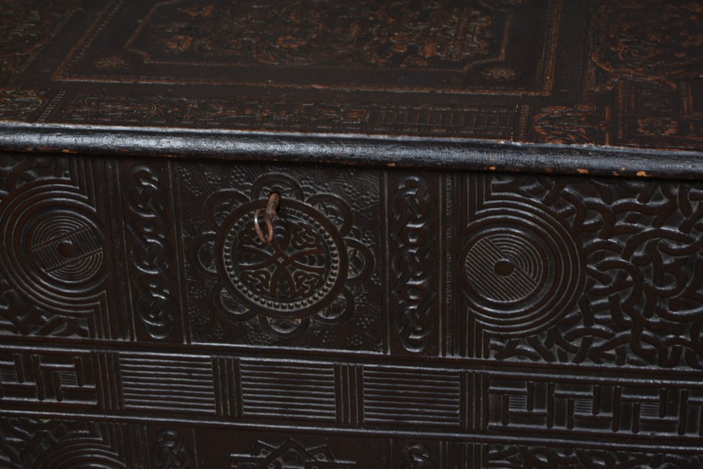 Victorian Pine Kist / Blanket Box View VII