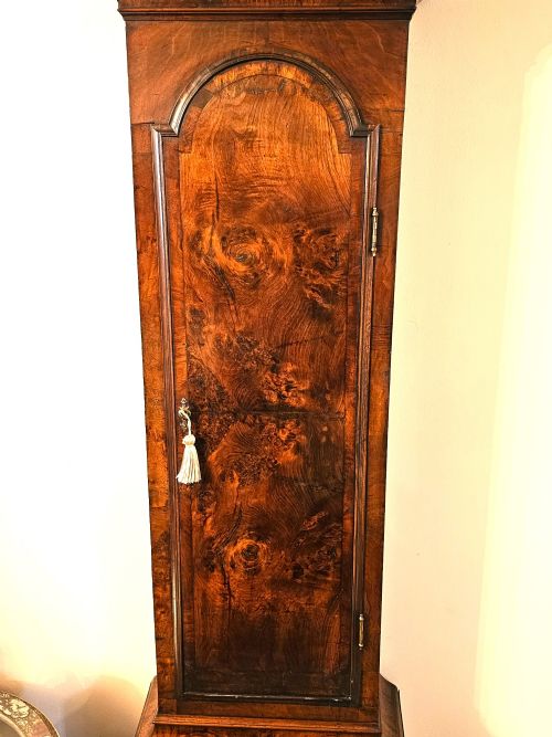 A FINE GEORGIAN BURR WALNUT LONGCASE GRANDFATHER CLOCK C1760 - ADDITIONAL PHOTO 2