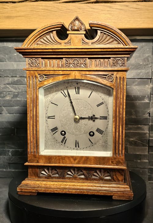 A DIMINUTIVE BURR WALNUT BRACKET CLOCK BY LENZKIRCH C1895 - ADDITIONAL PHOTO 2
