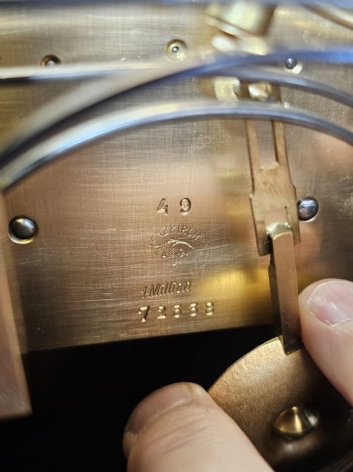 A DIMINUTIVE BURR WALNUT BRACKET CLOCK BY LENZKIRCH C1895 - ADDITIONAL PHOTO 5