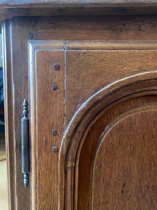 18TH CENTURY FRENCH PROVINCIAL OAK SACRISTY CABINET LOW BUFFET FOR KITCHEN HALLWAY OR LIVING DINING ROOM - ADDITIONAL PHOTO 1