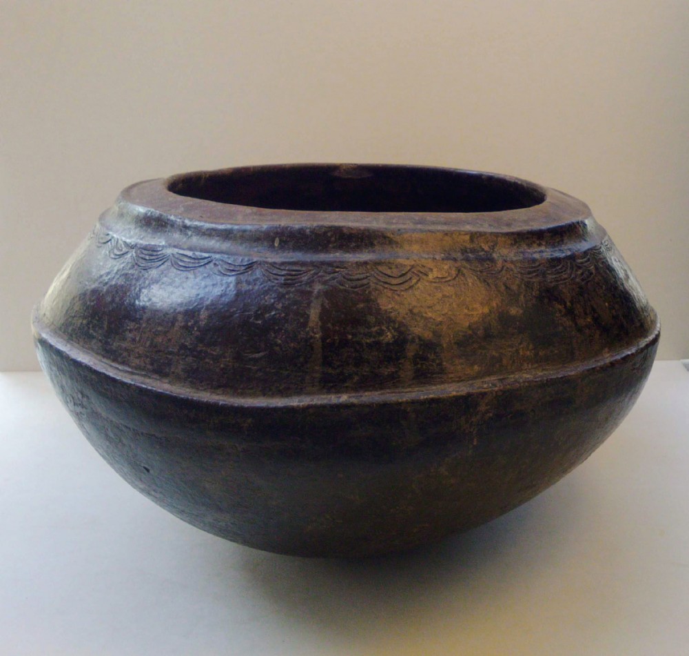 Superb antique large tribal terracotta bowl, Nupe tribe, Nigeria, ca 1900