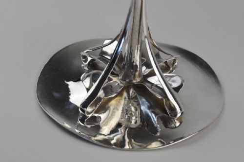 RARE PAIR OF ART NOUVEAU SILVER LILY CANDLESTICKS BY WILLIAM COMYNS - ADDITIONAL PHOTO 3