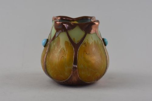 SECESSIONIST IRIDESCENT GLASS VASE WITH COPPER OVERLAY AND TURQUOISE CABOCHONS BY FERDINAND VON POSCHINGER - ADDITIONAL PHOTO 2