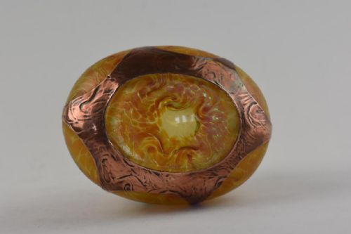 SECESSIONIST IRIDESCENT GLASS VASE WITH COPPER OVERLAY AND TURQUOISE CABOCHONS BY FERDINAND VON POSCHINGER - ADDITIONAL PHOTO 4