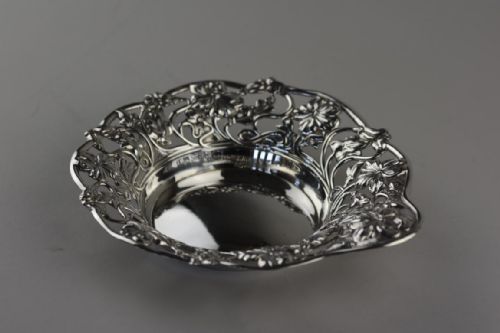 AN UNUSUAL TEARDROP SHAPED PAIR OF ART NOUVEAU SILVER DISHES - ADDITIONAL PHOTO 1