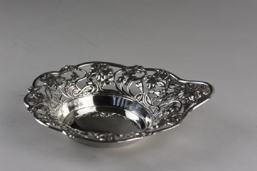 AN UNUSUAL TEARDROP SHAPED PAIR OF ART NOUVEAU SILVER DISHES - ADDITIONAL PHOTO 5