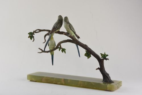 AN AUSTRIAN COLD PAINTED BRONZE GROUP OF 3 GREEN BUDGERIGARS PERCHED ON BRANCHES - ADDITIONAL PHOTO 4