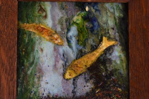 ENGLISH ARTS AND CRAFTS ENAMEL ON COPPER PLAQUE SHOWING 2 FISH IN AN UNDERWATER SCENE - ADDITIONAL PHOTO 1