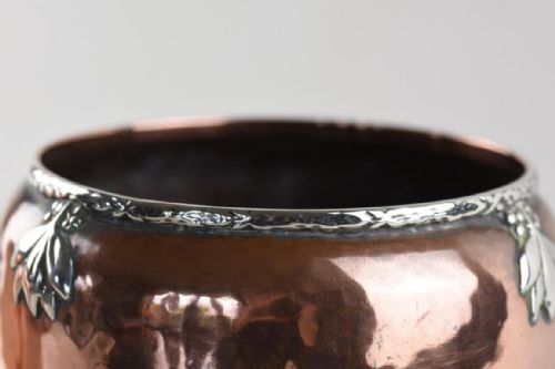 A PAIR OF ENGLISH ARTS AND CRAFTS COPPER AND SILVER MOUNTED VASES BY A E JONES - ADDITIONAL PHOTO 5