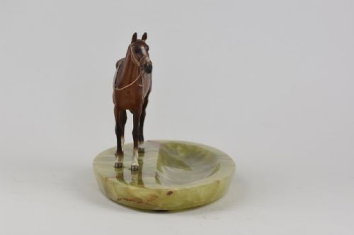 AN AUSTRIAN COLD PAINTED BRONZE FIGURE OF A HORSE STANDING ON A GREEN ONYX VIDE POCHE OR PEN HOLDER - ADDITIONAL PHOTO 2
