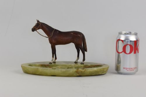 AN AUSTRIAN COLD PAINTED BRONZE FIGURE OF A HORSE STANDING ON A GREEN ONYX VIDE POCHE OR PEN HOLDER - ADDITIONAL PHOTO 3
