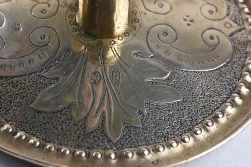 AN UNUSUAL ARTS AND CRAFTS BRASS CHAMBERSTICK BY THE KESWICK SCHOOL OF INDUSTRIAL ARTS - ADDITIONAL PHOTO 3