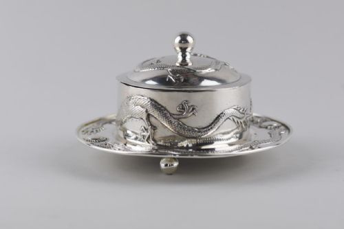A CHINESE EXPORT SILVER BUTTER DISH FINELY DECORATED WITH 4 TOED DRAGONS CHASING A FLAMING BALL - ADDITIONAL PHOTO 1