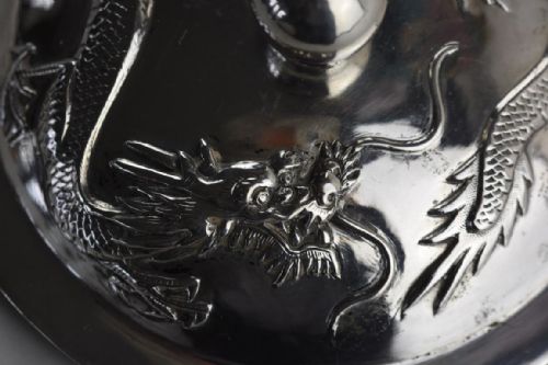 A CHINESE EXPORT SILVER BUTTER DISH FINELY DECORATED WITH 4 TOED DRAGONS CHASING A FLAMING BALL - ADDITIONAL PHOTO 3