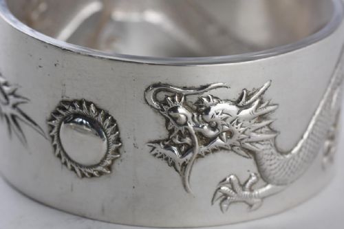 A CHINESE EXPORT SILVER BUTTER DISH FINELY DECORATED WITH 4 TOED DRAGONS CHASING A FLAMING BALL - ADDITIONAL PHOTO 4
