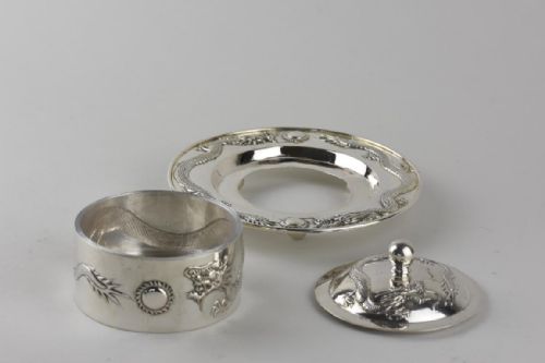A CHINESE EXPORT SILVER BUTTER DISH FINELY DECORATED WITH 4 TOED DRAGONS CHASING A FLAMING BALL - ADDITIONAL PHOTO 5
