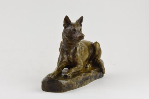 BRONZE FIGURE OF A GERMAN SHEPHERD DOG BY LOUIS RICHE - ADDITIONAL PHOTO 1