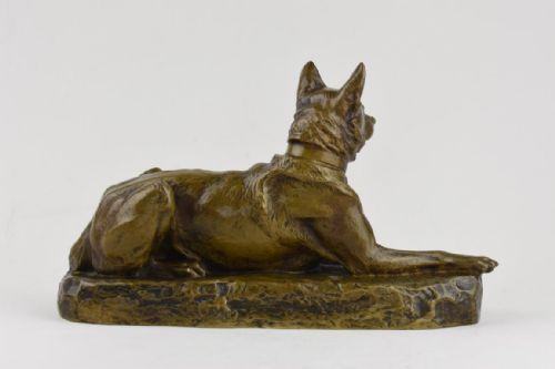 BRONZE FIGURE OF A GERMAN SHEPHERD DOG BY LOUIS RICHE - ADDITIONAL PHOTO 2