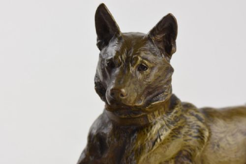 BRONZE FIGURE OF A GERMAN SHEPHERD DOG BY LOUIS RICHE - ADDITIONAL PHOTO 6
