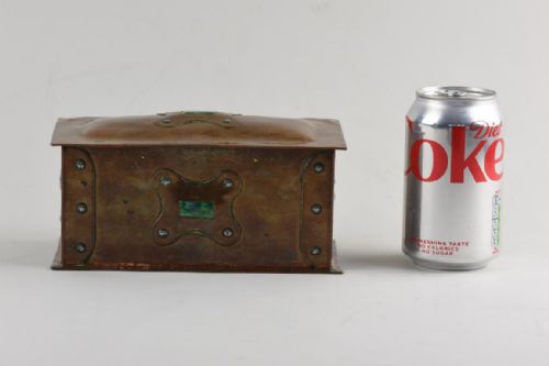 ENGLISH ARTS AND CRAFTS COPPER BOX WITH RECTANGULAR RUSKIN CABOCHONS - ADDITIONAL PHOTO 2