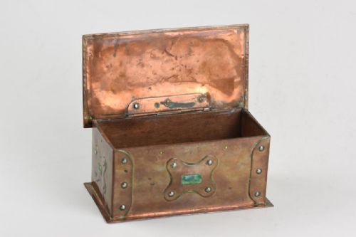 ENGLISH ARTS AND CRAFTS COPPER BOX WITH RECTANGULAR RUSKIN CABOCHONS - ADDITIONAL PHOTO 5