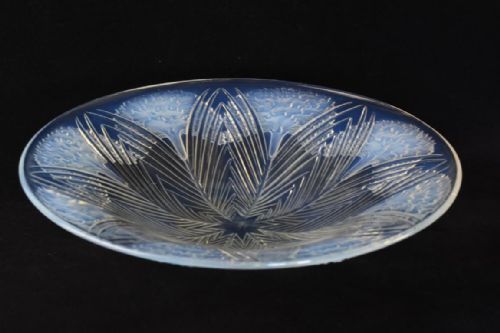 rene lalique opalescent oeillets coupe ouverte - CATEGORY: ANTIQUE GLASS - DATED 1930