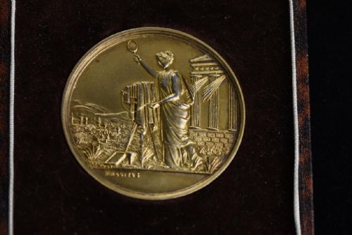 ENGLISH SILVER GILT MEDAL IN ORIGINAL BOX - ADDITIONAL PHOTO 1