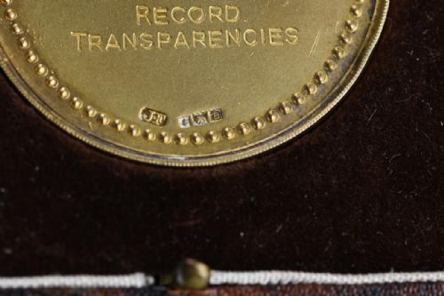 ENGLISH SILVER GILT MEDAL IN ORIGINAL BOX - ADDITIONAL PHOTO 2