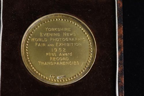 ENGLISH SILVER GILT MEDAL IN ORIGINAL BOX - ADDITIONAL PHOTO 3