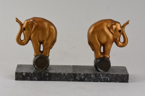 A RARE PAIR OF ART DECO ELEPHANT BOOKENDS - ADDITIONAL PHOTO 4