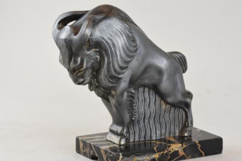 A STUNNING PAIR OF ART DECO BOOKENDS WITH BISONS STANDING ON A MARBLE BASE - ADDITIONAL PHOTO 2