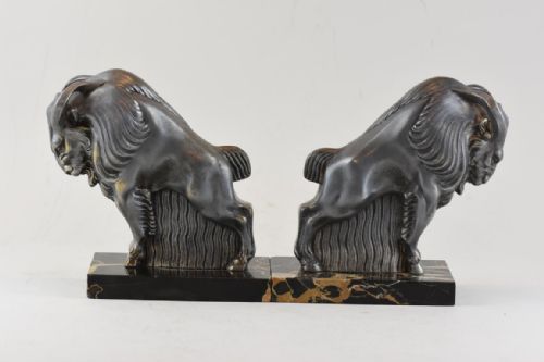 A STUNNING PAIR OF ART DECO BOOKENDS WITH BISONS STANDING ON A MARBLE BASE - ADDITIONAL PHOTO 4