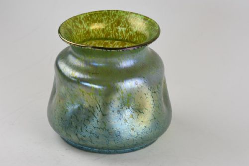 ART NOUVEAU LOETZ IRIDESCENT GLASS VASE IN THE PAPILLON DCOR - ADDITIONAL PHOTO 2