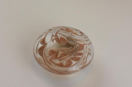 RENE LALIQUE EPINES PERFUME BOTTLE WITH RED STAINING - ADDITIONAL PHOTO 7