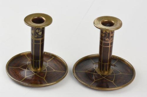 A PAIR OF ERHARD AND SONS ROSEWOOD AND BRASS CANDLESTICKS - ADDITIONAL PHOTO 2