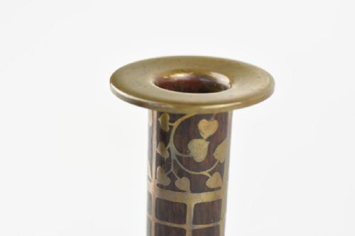 A PAIR OF ERHARD AND SONS ROSEWOOD AND BRASS CANDLESTICKS - ADDITIONAL PHOTO 3