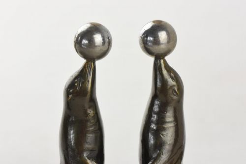 A PAIR OF ART DECO SEALION BOOKENDS - ADDITIONAL PHOTO 3