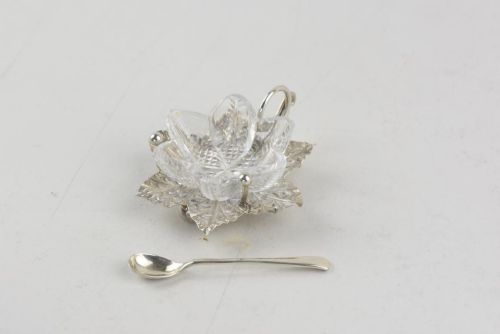 fig 1. A pair of Aesthetic Period silver salt cellars with leaf-shaped bases, clear glass lotus liners, matching silver spoons, housed in a fitted velvet presentation case.