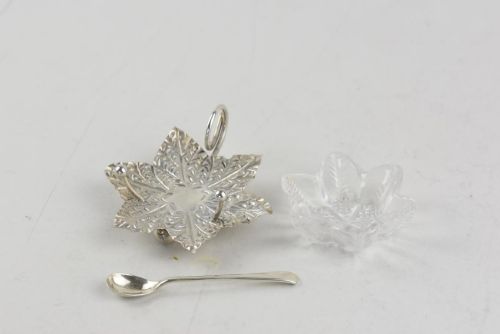 fig 2. A pair of Aesthetic Period silver salt cellars with leaf-shaped bases, clear glass lotus liners, matching silver spoons, housed in a fitted velvet presentation case.