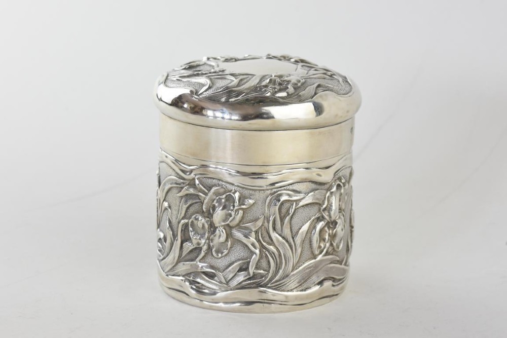 Art Nouveau repousse decorated silver box by Goldsmiths and Silversmiths Company