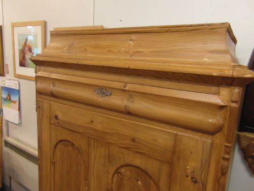 ANTIQUE DANISH PINE LINEN CUPBOARD - ADDITIONAL PHOTO 1