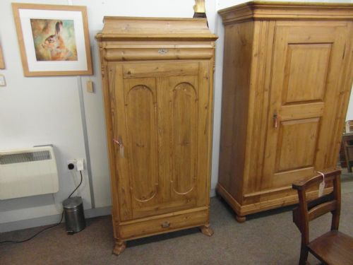 ANTIQUE DANISH PINE LINEN CUPBOARD - ADDITIONAL PHOTO 4
