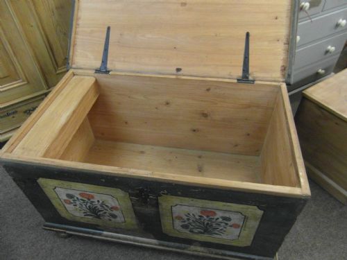 ANTIQUE DOWRY PINE CHEST - ADDITIONAL PHOTO 2