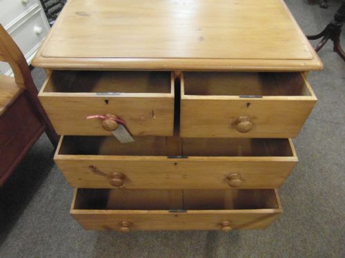 SMALL VICTORIAN PINE CHEST OF DRAWERS - ADDITIONAL PHOTO 3