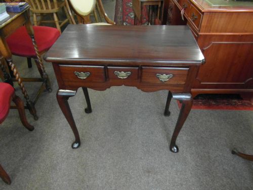 GEORGIAN MAHOGANY LOWBOY