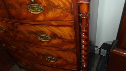 VICTORIAN MAHOGANY BOW FRONTED CHEST OF DRAWERS - ADDITIONAL PHOTO 1
